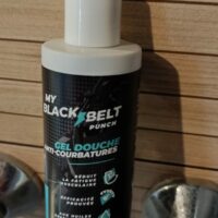 Focus sur le gel douche anti-courbatures signé BLACKBELT